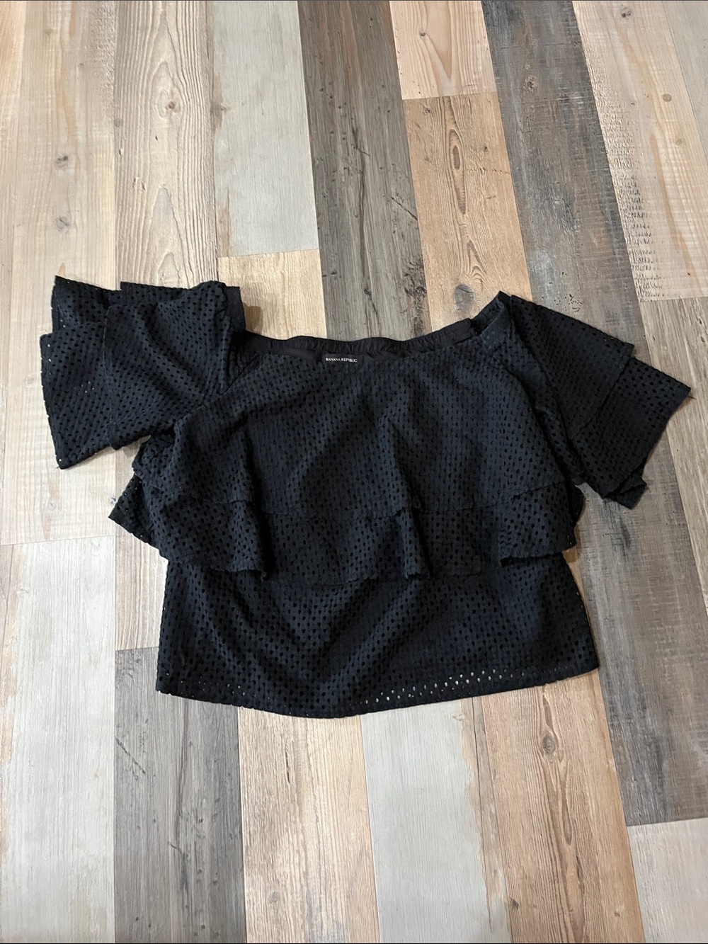 Banana Republic Black Eyelet Ruffle Crop Top Sz L Bohemian Summer Chic TC0498